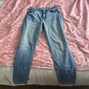 American Eagle, Mom Jean